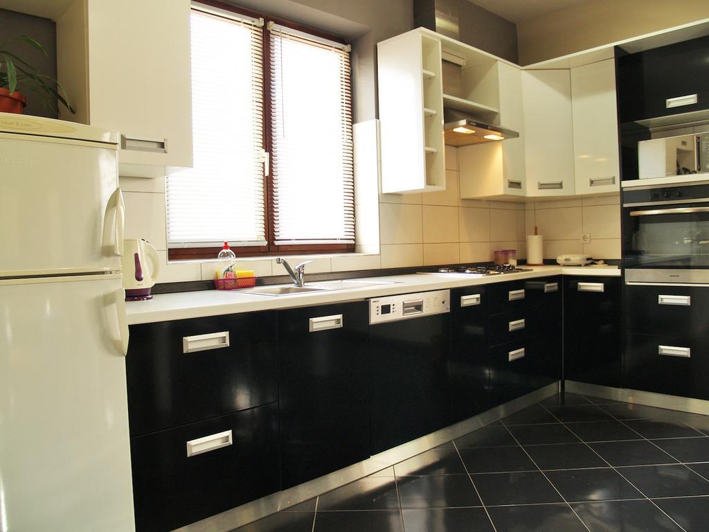 Roses Apartment Lukoran Luaran gambar