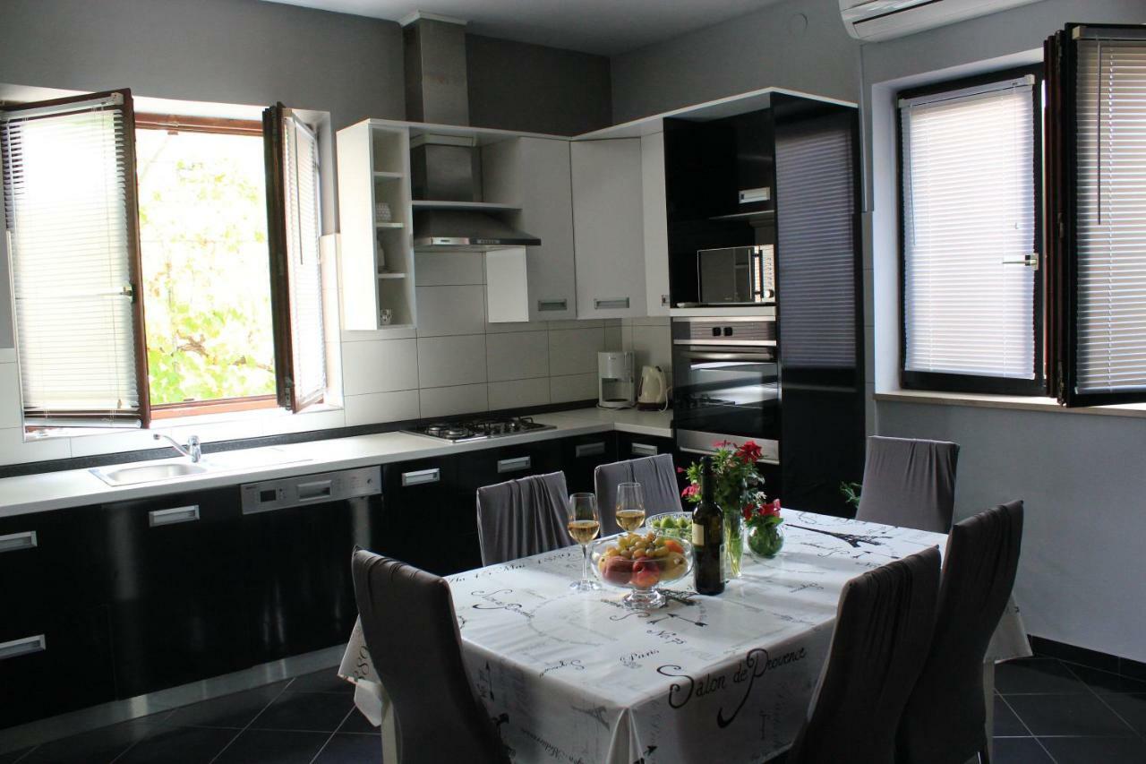 Roses Apartment Lukoran Luaran gambar