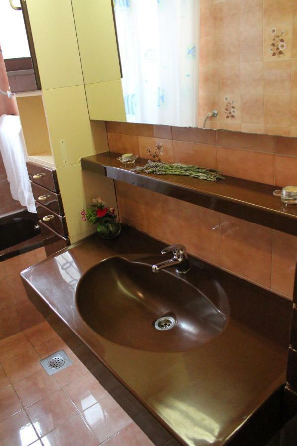 Roses Apartment Lukoran Luaran gambar